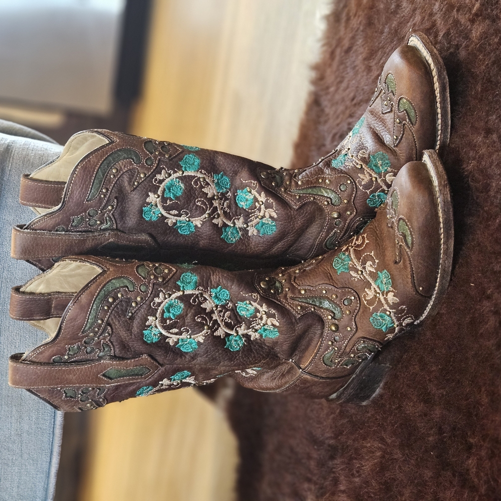 Embroidered Brown Western Boots